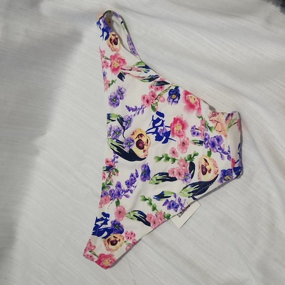 NWT Cupshe Bikini Bottom, Size Small, White Background with Floral Design - Picture 6 of 6